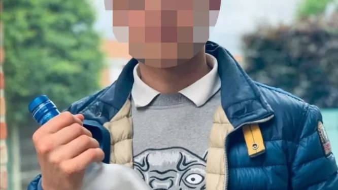 Le jeune homme de 18 ans aperçu armé dans une école de Courtrai “n’avait aucune mauvaise intention”, selon son avocat