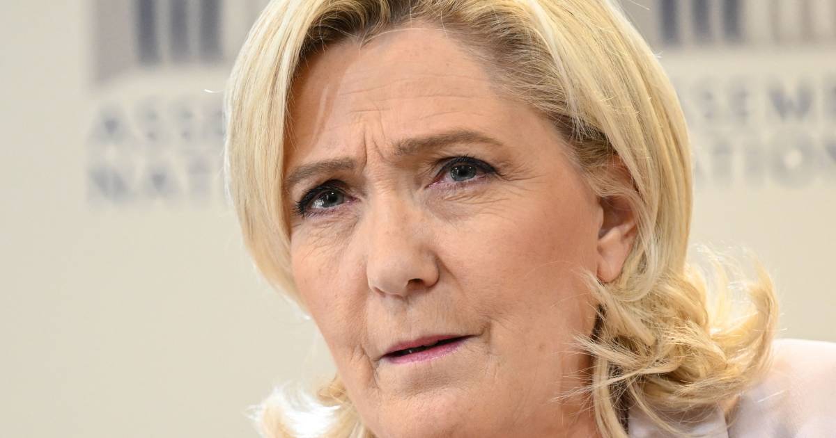 Des affiches de Marine Le Pen fleurissent à Couvin, le bourgmestre