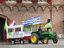 Statenleden BBB herhalen mediastunt van Caroline van der Plas: intrede doen met een tractor en boerenkar