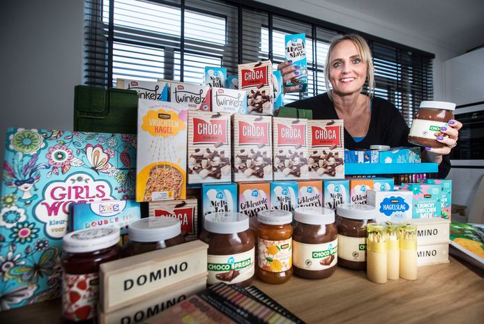Janine Kruese zamelt broodbeleg in voor kinderen die afhankelijk zijn van de voedselbank. Ze wil dat de kinderen een feestje van hun brood kunnen maken in de aankomende decembermaand.