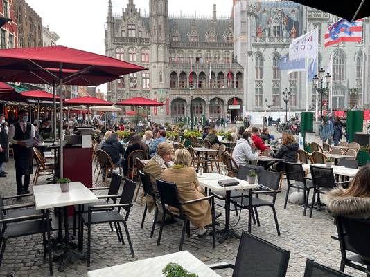 Heropening terrassen Brugge: zaterdagmiddag was het gezellig druk
