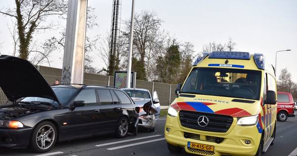 Botsing tussen twee auto's: een gewonde.