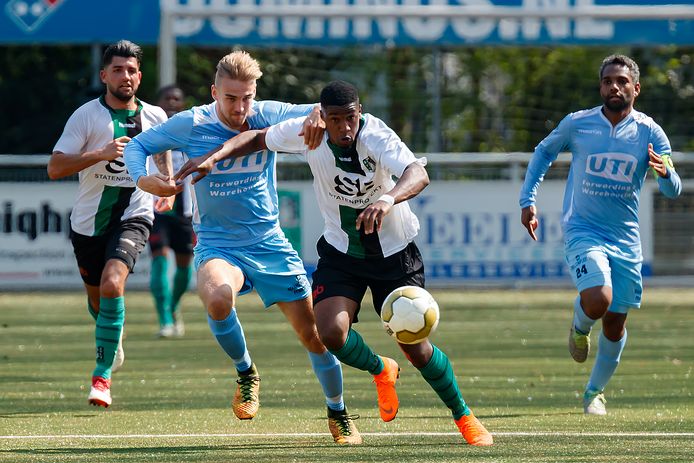 Brandon Robinson, hier op archiefbeeld tegen Capelle, bezorgde Scheveningen zaterdag de winst tegen Jong Volendam.