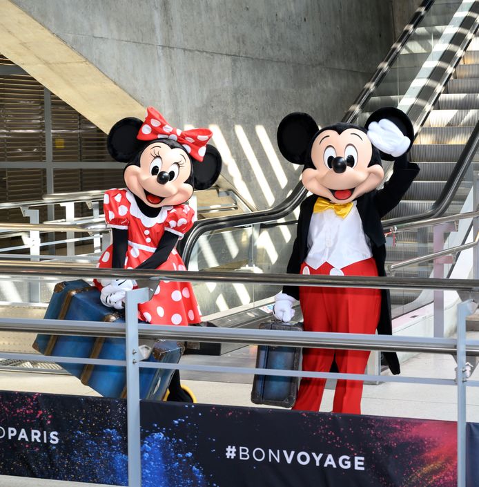 Mickey en Minnie Mouse verwelkomen op gepaste wijze de eerste passagiers van de Thalys.