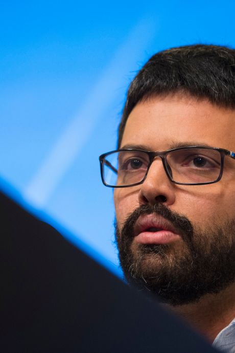 Emmanuel André raille les complotistes en dévoilant le “plan secret des experts”