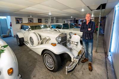 Sneeuwscheppende brandweerlieden redden oldtimerhobby van Ron: ‘Ik was even totaal in paniek’
