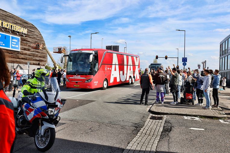 Zeker 50 arrestaties rond De Kuip in Rotterdam voor bekerfinale