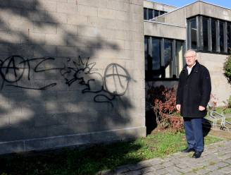 Vandalen bekladden Sint-Annakerk met graffiti