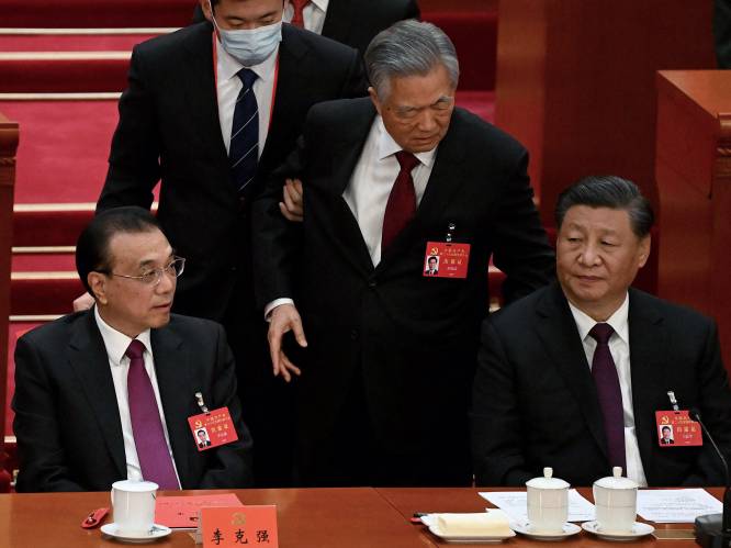House of Cards in China: waarom werd ex-president Hu Jintao voor het oog van de hele wereld van het podium geëscorteerd?