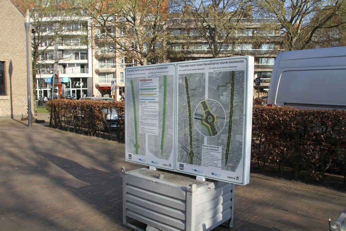 Infoborden aan Sint-Margaretakerk tonen plannen voor vernieuwde ‘groene' Natiënlaan