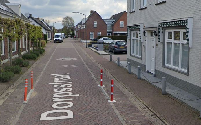 De Dorpsstraat in Esch blijft een gevaar voor fietsers.