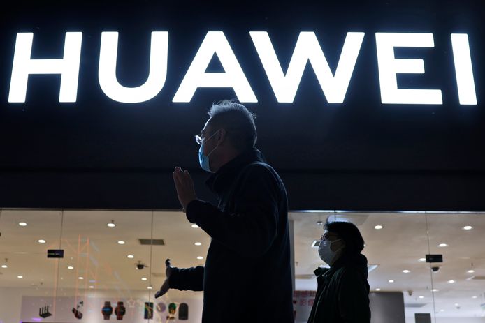 Huawei lance son propre système d'exploitation mobile HarmonyOS sur ses appareils et s'adapte ainsi à la perte de l'accès aux services mobiles de Google, il y a deux ans, après que les États-Unis ont placé la société de télécommunications chinoise sur une liste noire commerciale.