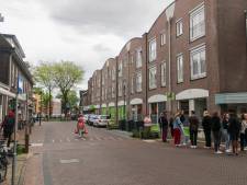 Brandweer ontruimt woningen en supermarkt in Zwolle vanwege lekkage kooldioxide