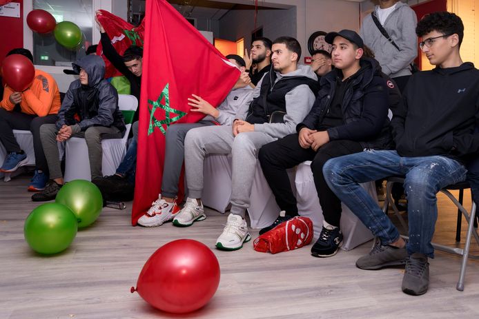 Nederland,  Den Bosch, de voetbalwedstrijd tussen Marokko en Spanje in de Noorderpoort op de Hambaken. EEN OPDRACHT