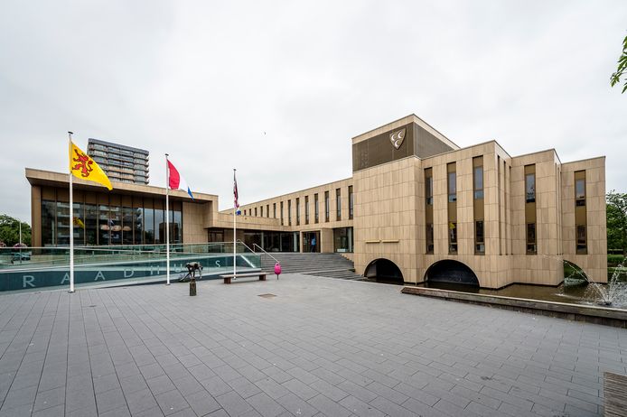 Vanaf 2 juli huist er in het Krimpense gemeentehuis een nieuwe coalitie en een nieuw college, bestaande uit SGP, VVD, ChristenUnie, CDA, PvdA en Krimpens Belang.