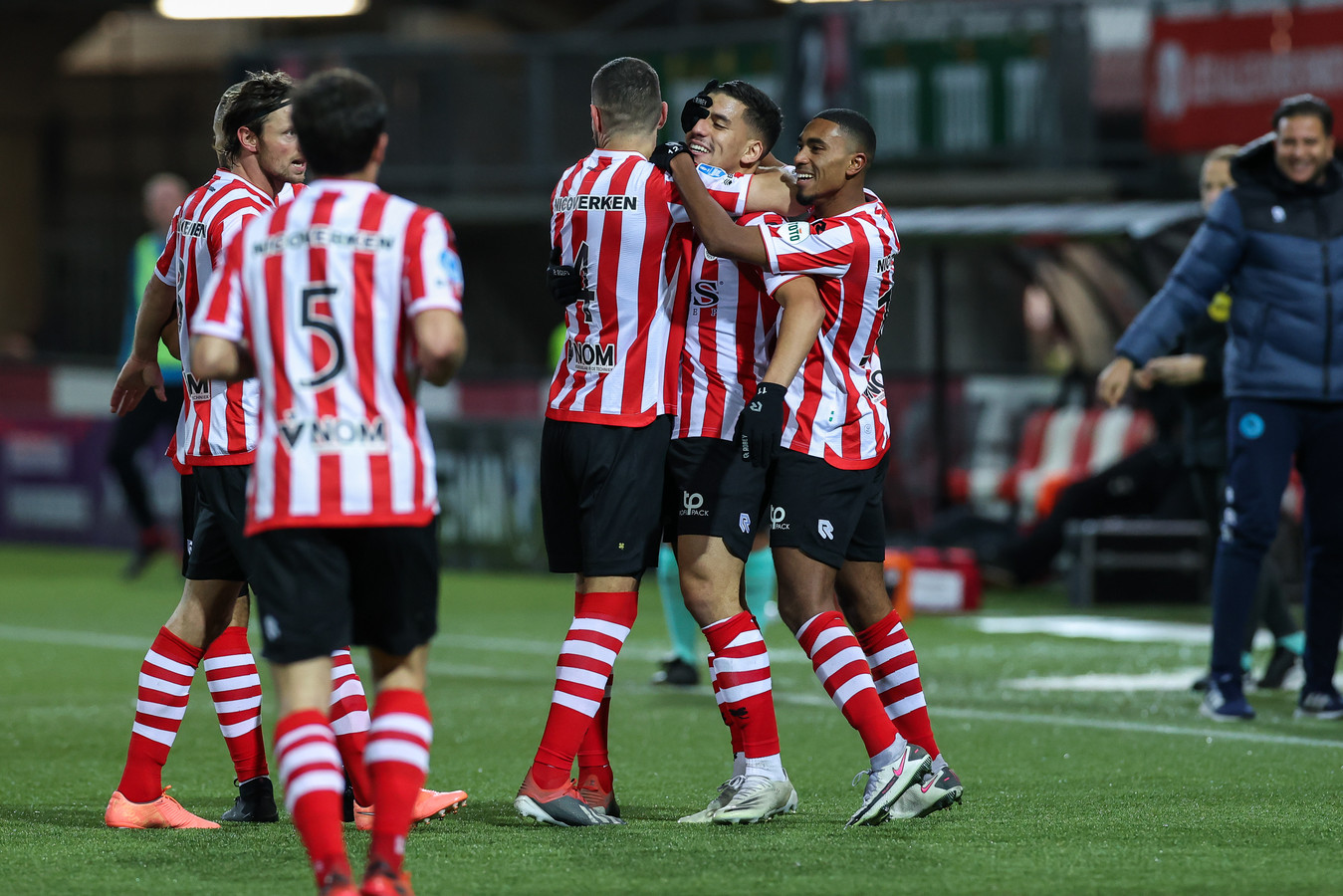 Sparta boekt zege op hekkensluiter FC Emmen door prachtige ...