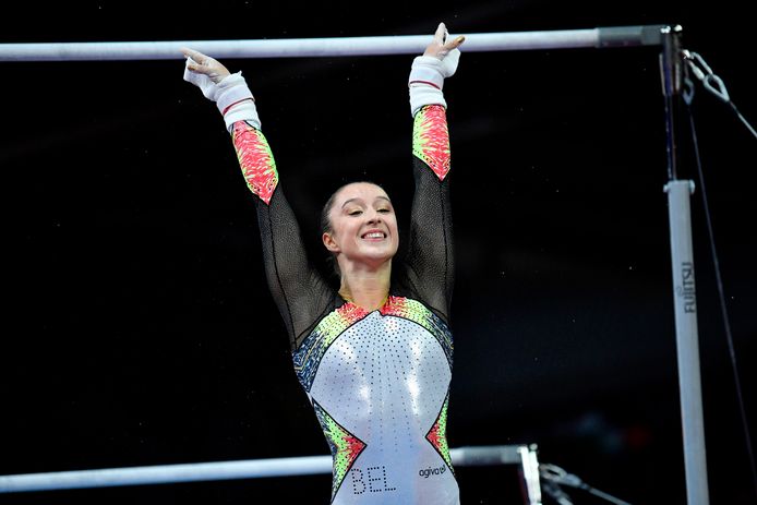 Nina Doet Het Derwael Pakt Wk Goud Op Brug Met Ongelijke Leggers Het Is Onbeschrijflijk Even Zot Als Vorig Jaar Meer Sport Hln Be