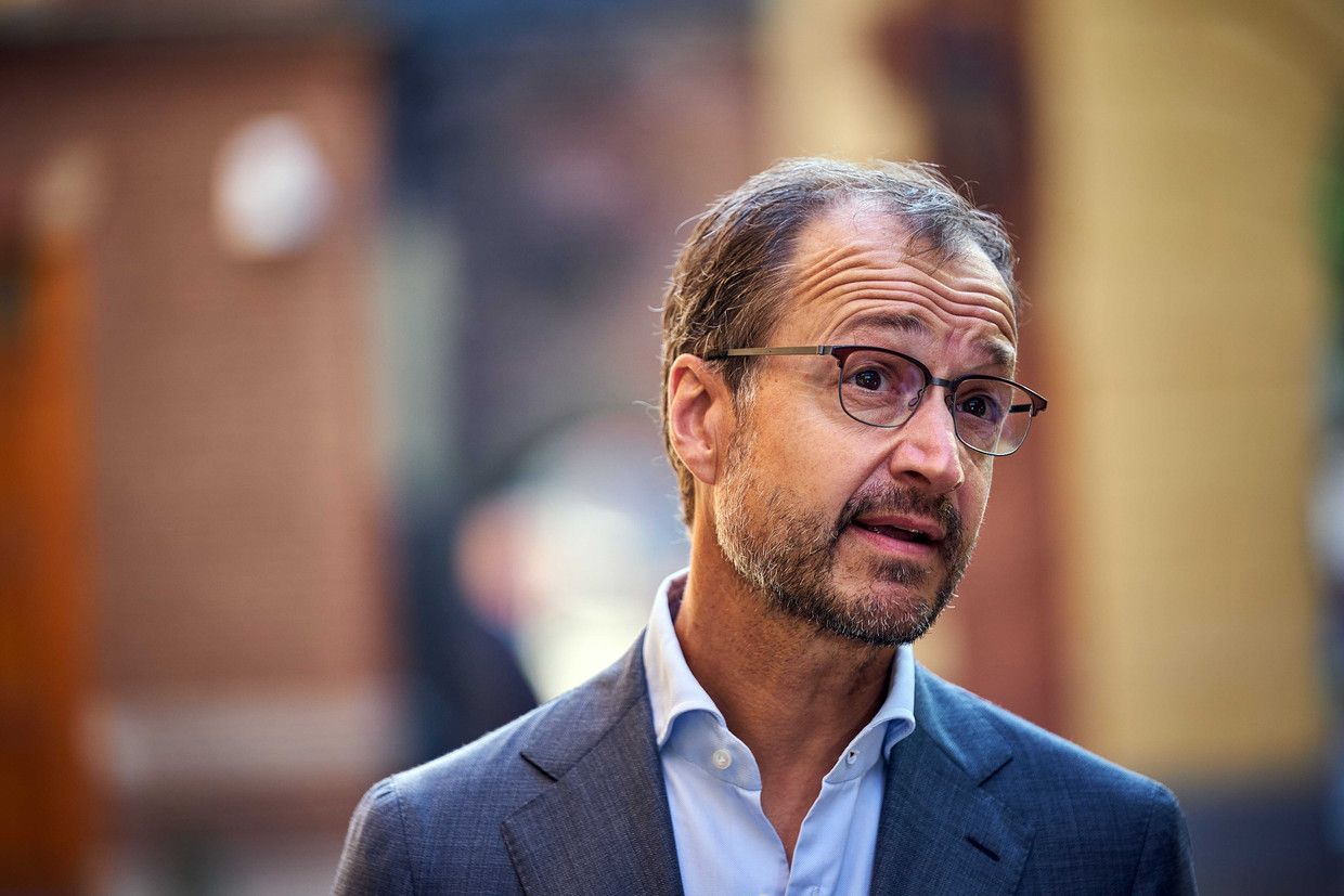 Minister Wiebes had nog zo gezegd dat hij de kosten van de transitie naar aardgasvrij helemaal ging ‘platslaan’. Dat gaat dus niet gebeuren. Beeld ANP
