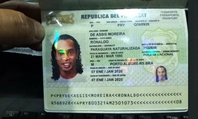 Het vervalste paspoort waarmee Ronaldinho naar Paraguay reisde.