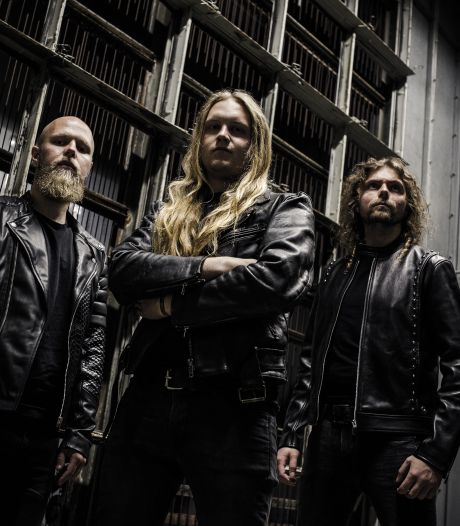 Twentse metalband Cryptosis gaat op tournee door Europa en speelt 46 shows in 15 landen: ‘In Nederland een onderschat genre’