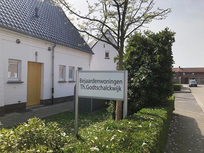 De twintig woningen zijn allemaal mooi gerenoveerd en behoren tot het patrimonium van het Woon- en Zorgbedrijf Wervik.