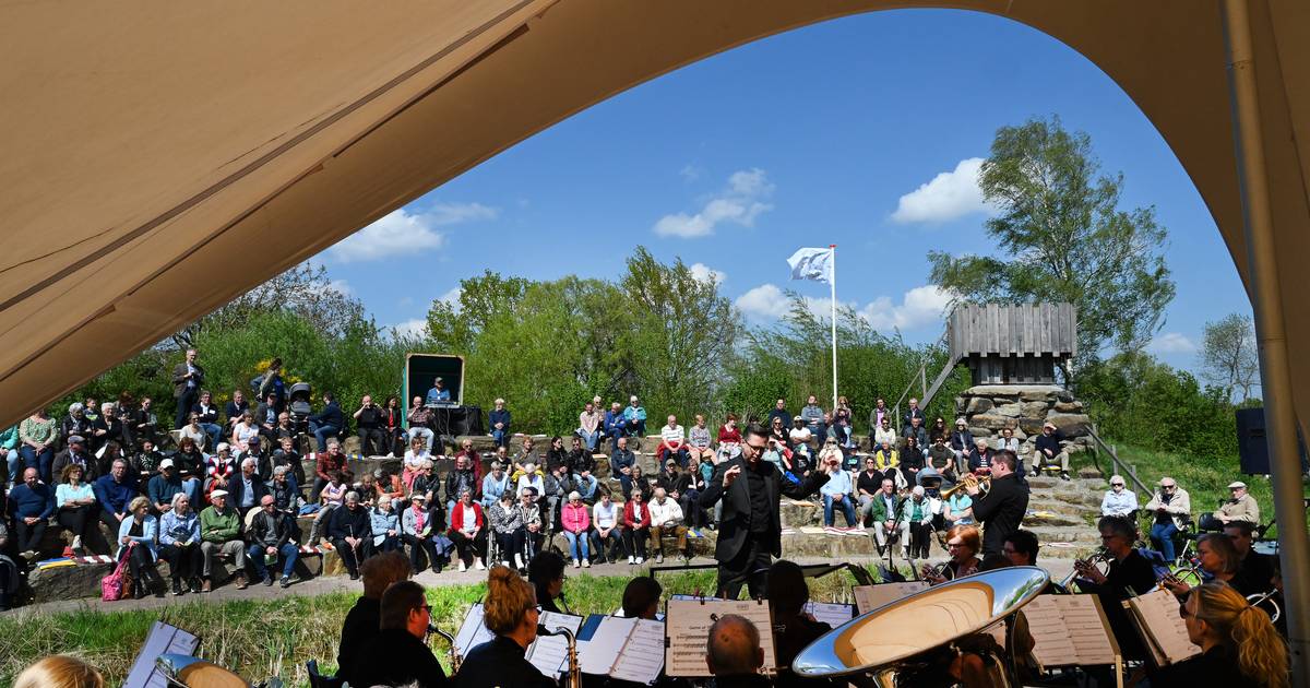 Eerste Uitmarkt in Oploo: huiscabaretier Mark vol lof over openluchttheater