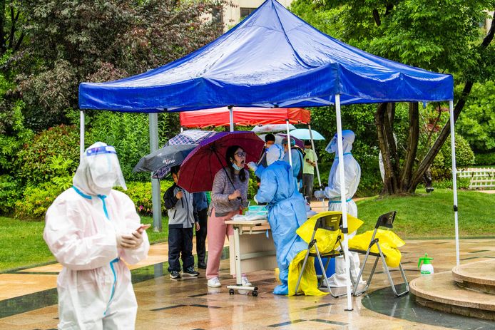En Chine, toute levée des restrictions est généralement conditionnée au “zéro contamination en société”, c’est-à-dire aucun nouveau cas positif durant trois jours en dehors des centres de quarantaine.