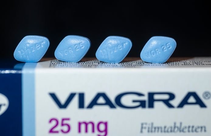 Viagra : et si les hommes devaient demander l'autorisation de leur femme  pour prendre la pilule bleue ?