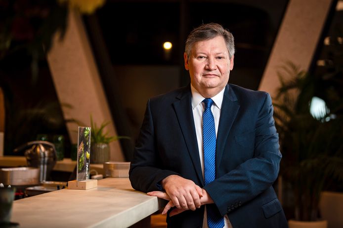 Paul D'Hoore bespreekt de markt in dollars en geeft advies aan wie hierin een belegging ziet.