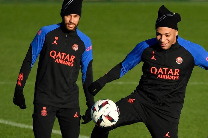 Neymar en Mbappé vandaag op training bij PSG.