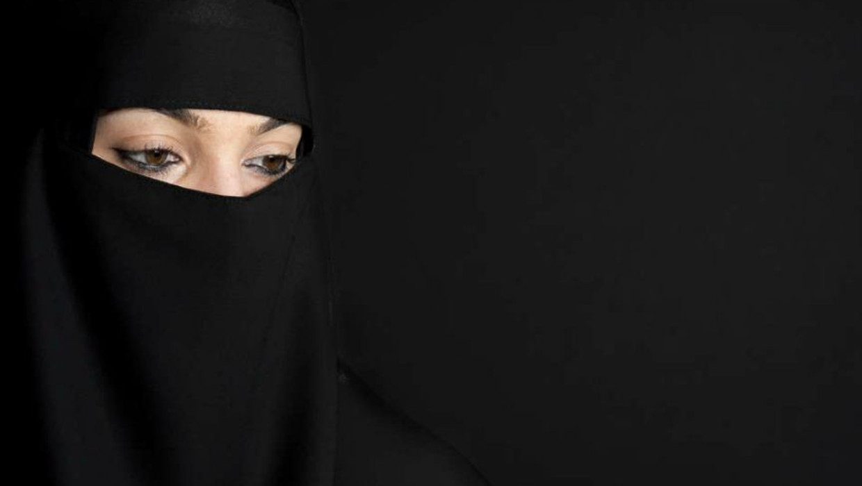 Verborgen vrouwen leveren een constante strijd. Beeld ANP