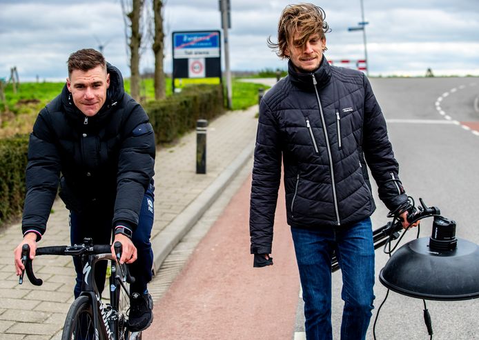 Thijs Zonneveld op bezoek bij Fabio Jakobsen. Thijs Zonneveld op bezoek bij Fabio Jakobsen.