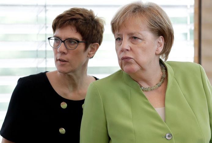 Secretaris-generaal van de CDU, Annegret Kramp-Karrenbauer, en bondskanselier Angela Merkel.