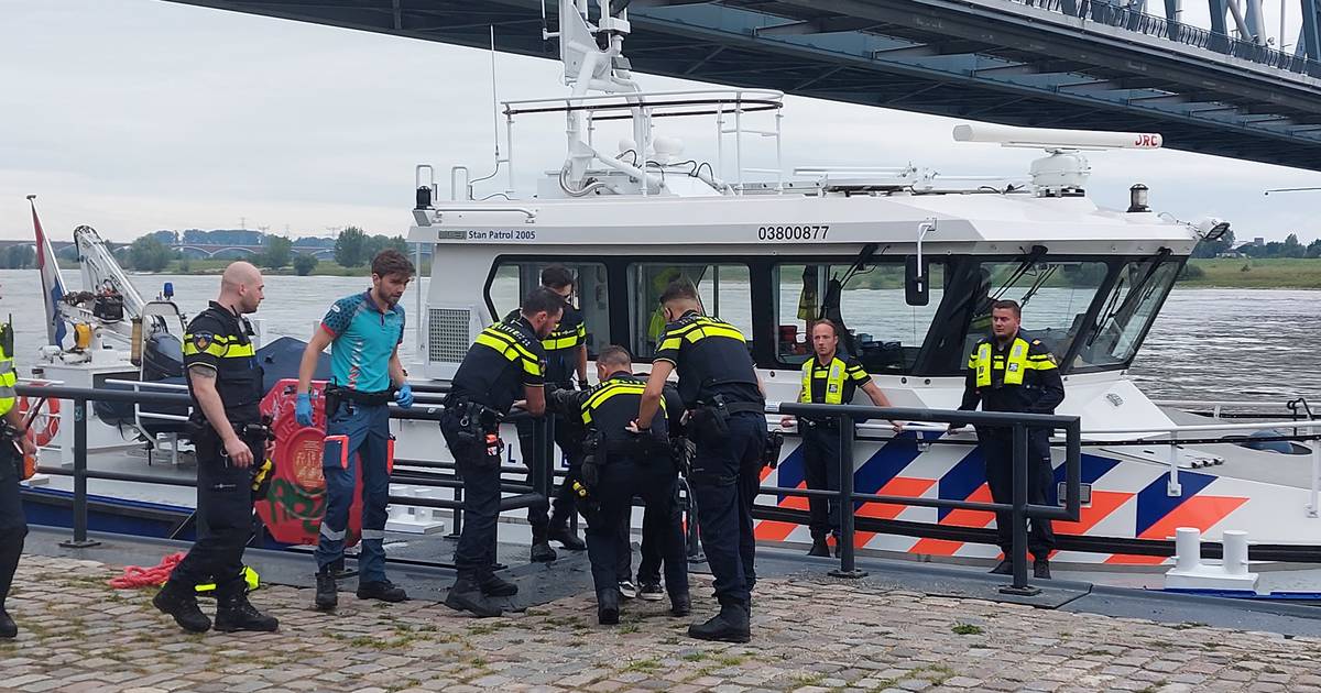 Politie redt drenkeling uit snel stromende Waal | Nijmegen ...