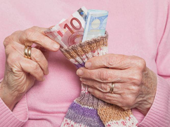 “Zelf je geldzaken regelen is een van de grootste bekommernissen bij 75-plussers”: acht adviezen om wel zélf je financiën in de hand te houden