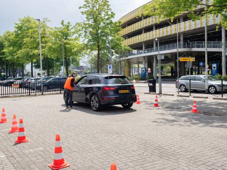 Parkeerbedrijf Eazzypark verder in het nauw; ook Eindhoven Airport dreigt te boeten voor illegale parkeerdienst