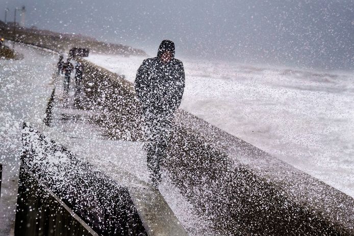 Twee mensen in het VK overleden door storm Malik.