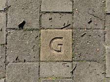 Mysterie opgelost: dit betekenen de stoeptegels met de letter G in Deventer