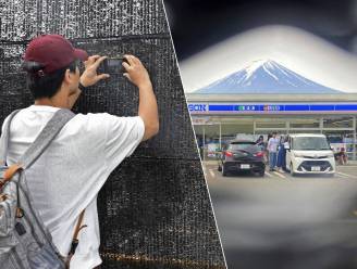 Japan vervangt kapot doek dat toeristen opzettelijk prachtig uitzicht op Mount Fuji ontneemt