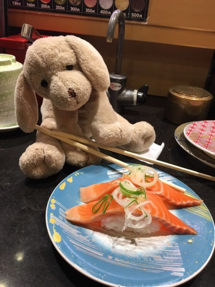 Happy eet sushi in Japan