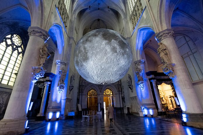 Museum of the Moon enkele jaren terug in de Sint-Romboutskathedraal in Mechelen.