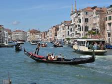 Smartphone, téléviseurs et scooters: les surprenantes découvertes des plongeurs qui nettoient les canaux de Venise