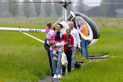 Norah, Sanita en Jim zijn helemaal in de wolken: met een échte helikopter de lucht in!