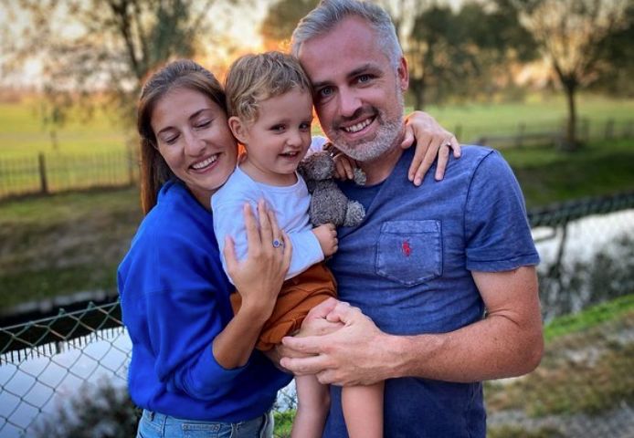 Lies Vandenberghe en Maarten Breckx met hun zoontje Georges (Instagram)