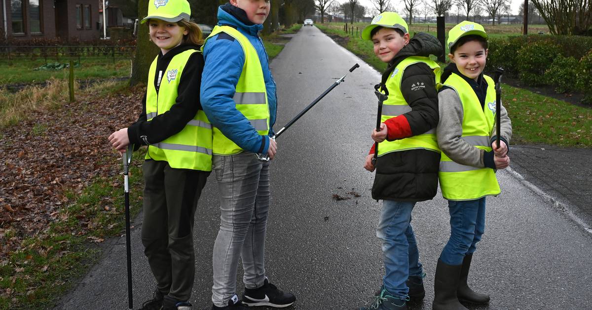 Teun, Daan, Koen en Sam trekken eropuit om Ledeacker schoon te houden | Land van Cuijk