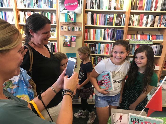 Bibi (10) uit Zwolle is nu al de meest prikkelende vlogster van