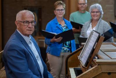 Het wordt stil in Neerkant; organist Theo speelt na 65 jaar zijn laatste noot in Willibrorduskerk