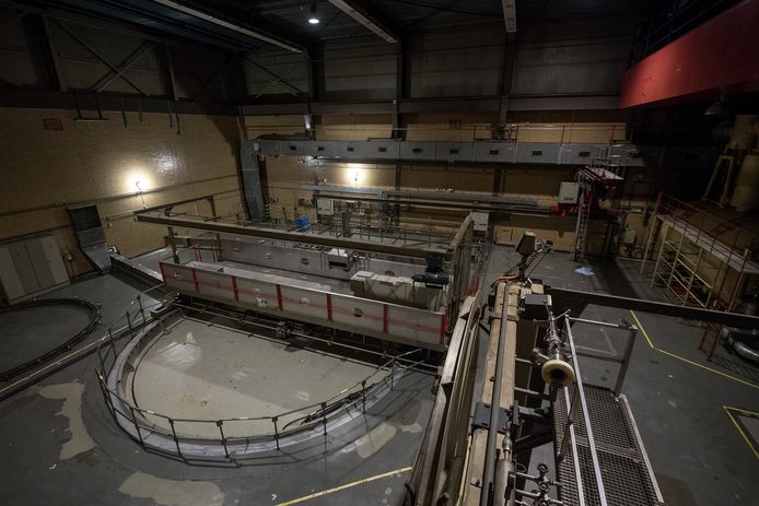 Interieur van de voormalige kerncentrale van Dodeweaard.