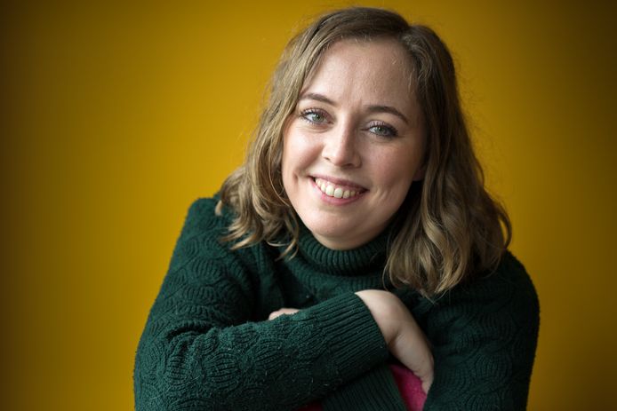 Met haar nieuwe voorstelling Mis, over ‘al het moois, lelijks en grappigs’ over een miskraam, wil Nannette Poortinga haar online publiek een liefdevolle spiegel voorhouden.