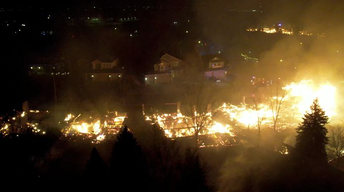 Vue générale de maisons incendiées dans un quartier de Superior, dans le comté de Boulder, au Colorado (États-Unis), le 30 décembre 2021.